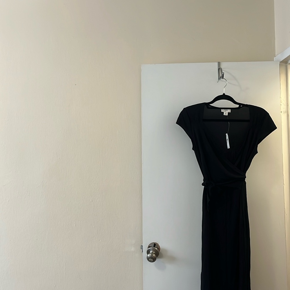 NWT Ann Taylor Loft Black Cap Sleeve Dress with belt size 8